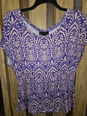 Attention Sz XL Purple and Light Pink Patterned, Ruched Sides Top